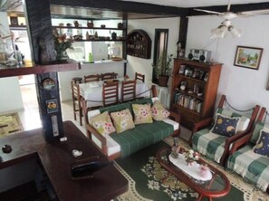 TV - House in condominium 3 suites, 15 minutes from Praia do Forte (Cabo Frio)