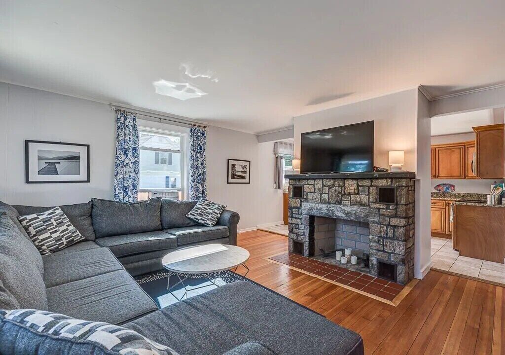 Inviting Pier Area Beach Home!