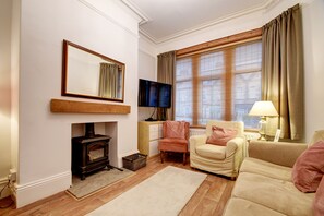 Smart TV, fireplace, DVD player, books