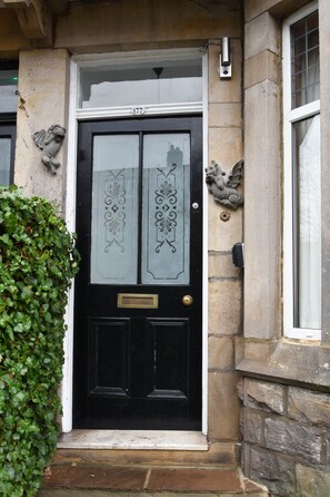 Exterior detail - Victorian townhouse near International Conference Centre / Kings Quarter (Harrogate)