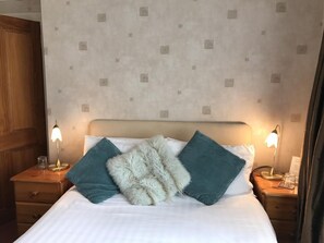 Double Room | Iron/ironing board, free WiFi, bed sheets - Wimberley House (Inverness)