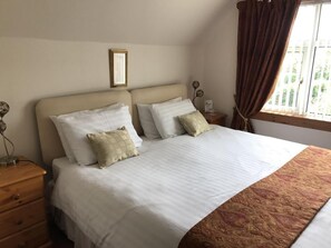 Superior Room | Iron/ironing board, free WiFi, bed sheets - Wimberley House (Inverness)