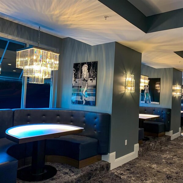 Bar (on property) - Hotel Legends (Biloxi)