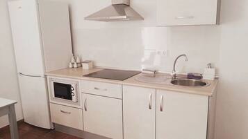 Apartment | Private kitchen | Fridge, cookware/dishes/utensils, freezer