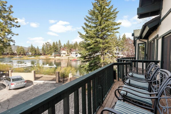 Property grounds - Lakefront Viking Oasis Condo - Lakefront, Indoor Pool, Hot Tub (Big Bear Lake)