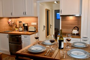 Réfrigérateur, four, plaque de cuisson, lave-vaisselle