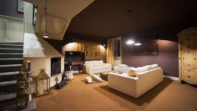 TORINO .LUXURY CHARMING VILLA .2 Bdr. PRIVATE PARKING. Air Cond. jardi