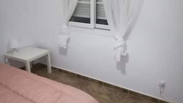 1 chambre, fer et planche à repasser, Wi-Fi gratuit, draps fournis