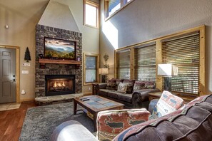 Flat-screen TV, fireplace, Netflix, Hulu