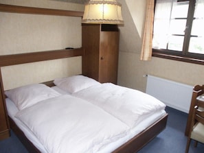 Double Room | Desk, free WiFi, bed sheets