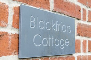 Property entrance - Blackfriars Cottage (Salisbury)
