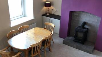 Talo | Ruokailu omassa huoneessa