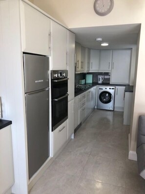 Ferienhaus | Eigene Küche | Großer Kühlschrank, Mikrowelle, Ofen, Herdplatte