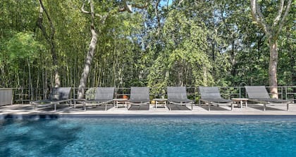 Stylish East Hampton Home, private heated pool, spa, outdoor shower,...