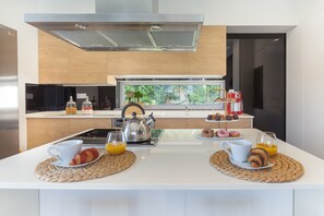 Deluxe Villa, 4 Bedrooms, Private Pool | Private kitchen