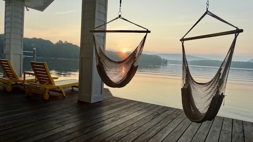 The Fun Spot 2 -Tranquil Home and Dock; Stunning Views of the Lake & Mtn- Enjoy!