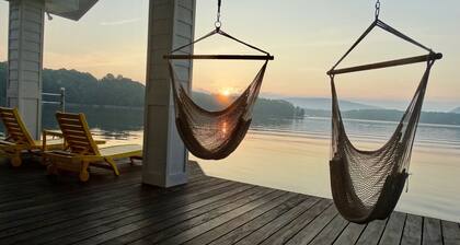The Fun Spot 2 -Tranquil Home and Dock; Stunning Views of the Lake & Mtn- Enjoy!