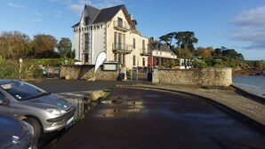 A stone building with a sign reading "RESTAURANT" and a sign for "La Creperie de la Plage." - .2 STAR B&B by the sea (saint pol de léon)