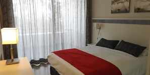 2 Schlafzimmer, Zimmersafe, Bügeleisen/Bügelbrett, WLAN