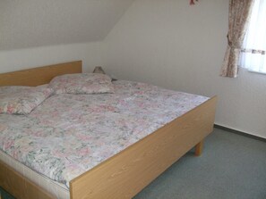 2 bedrooms, iron/ironing board