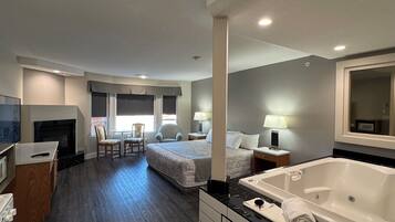 Deluxe Studio Suite, 1 King Bed, Jetted Tub | Desk, blackout drapes, soundproofing, free WiFi