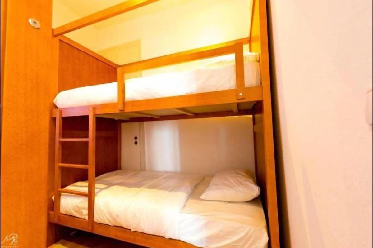 Shared Dormitory, Shared Bathroom (5) | Desk, free WiFi, bed sheets