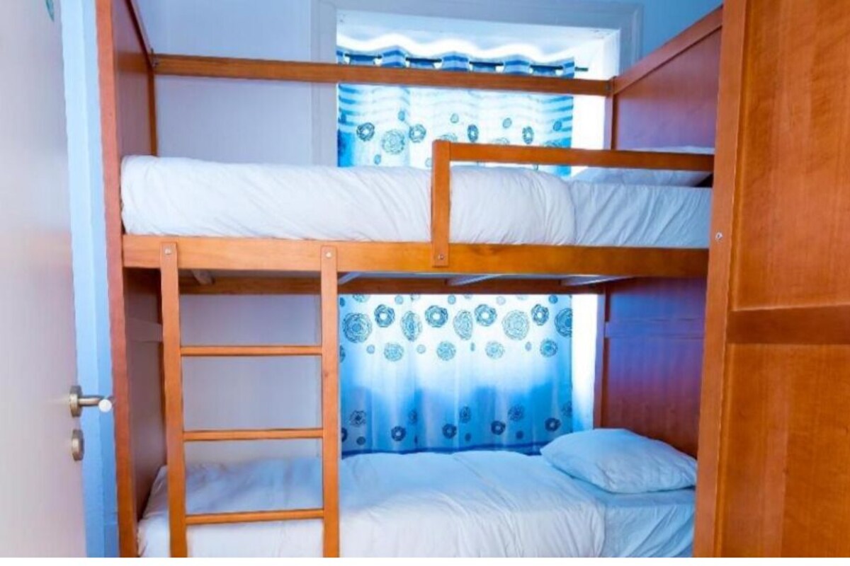 Dormitorio compartido | Escritorio, wifi gratis, ropa de cama