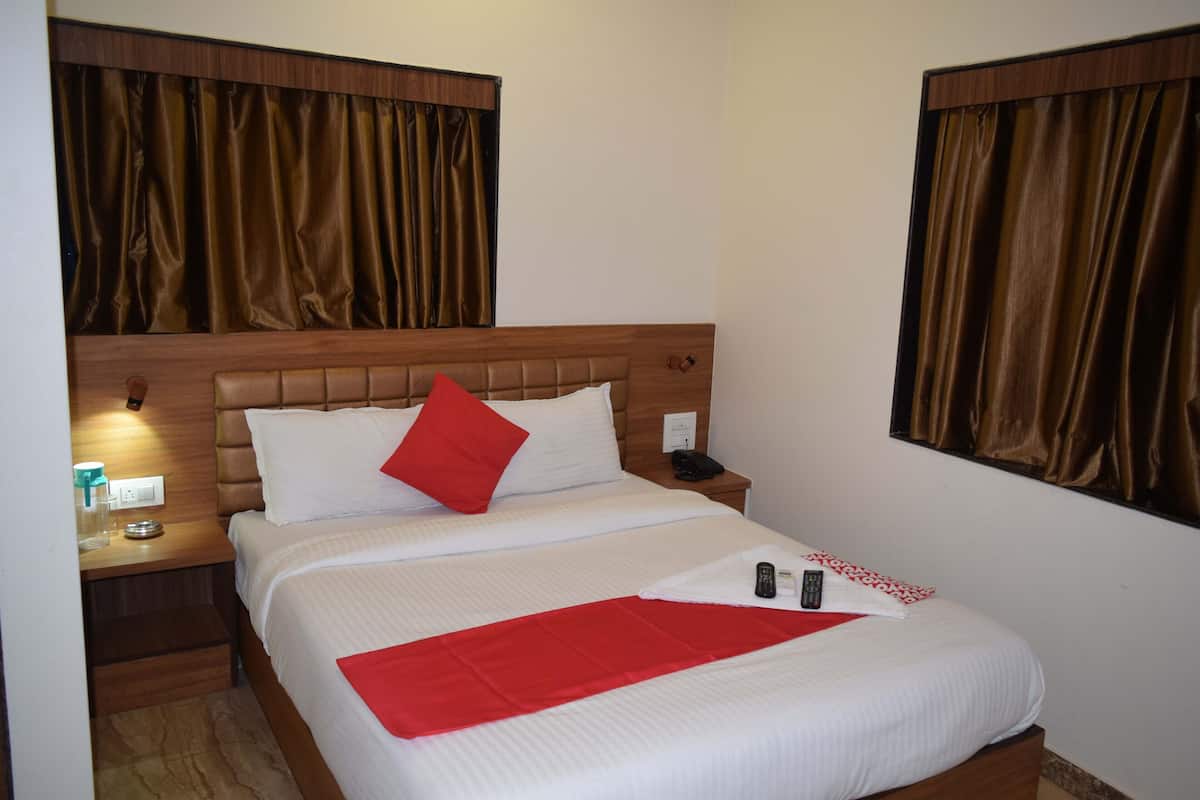 Deluxe Room | 15 bedrooms, soundproofing, iron/ironing board, free WiFi