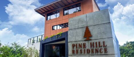 Entrada al alojamiento