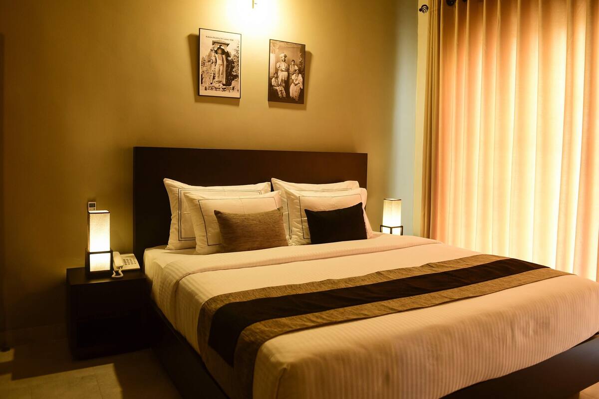 Deluxe Double Room, Mountain View | Desk, soundproofing, free WiFi, bed sheets