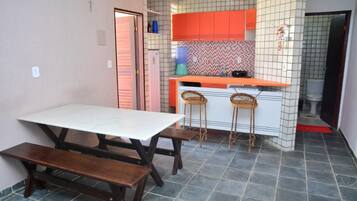 Apartemen | Dapur kecil pribadi | Lemari es dan microwave