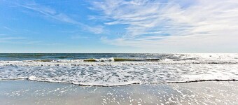 Horsepen Creek Cottage | Pet Friendly, Marsh Views