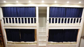 Tempat tidur Select Comfort, kedap suara, dan setrika/meja setrika