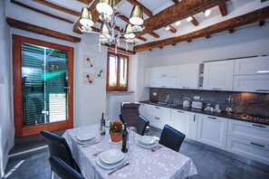 Dining - The window on the castle (Arcidosso)