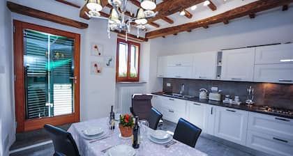 La fenĂȘtre sur le chĂąteau