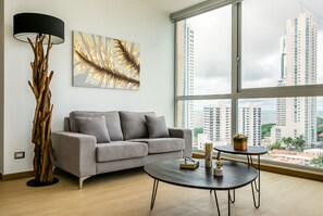 อพาร์ทเมนท์, 3 ห้องนอน | บริเวณนั่งเล่น | ทีวีจอแบน