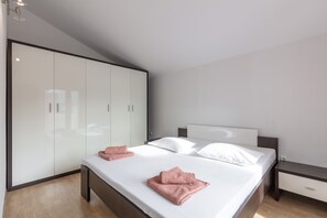 3 chambres, fer et planche à repasser, Wi-Fi, literie fournie