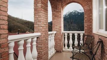 Luxury Room, Mountain View | Balcony