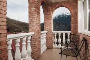 Luxury Room, Mountain View | Balcony