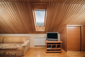 Familienzimmer | Allergikerbettwaren, schallisolierte Zimmer, Bügeleisen/Bügelbrett