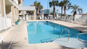 Outdoor pool - Grand Caribbean 102 (Orange Beach)