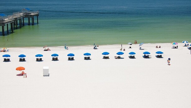On the beach - Emerald Skye 53 (Orange Beach)