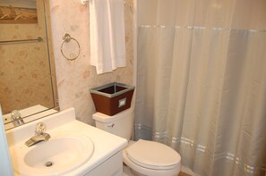 Condo, Multiple Beds, Balcony, Beach View | Bathroom