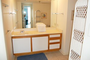 Bathroom - Romar Place 303 (Orange Beach)