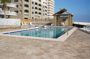 室內游泳池和室外游泳池