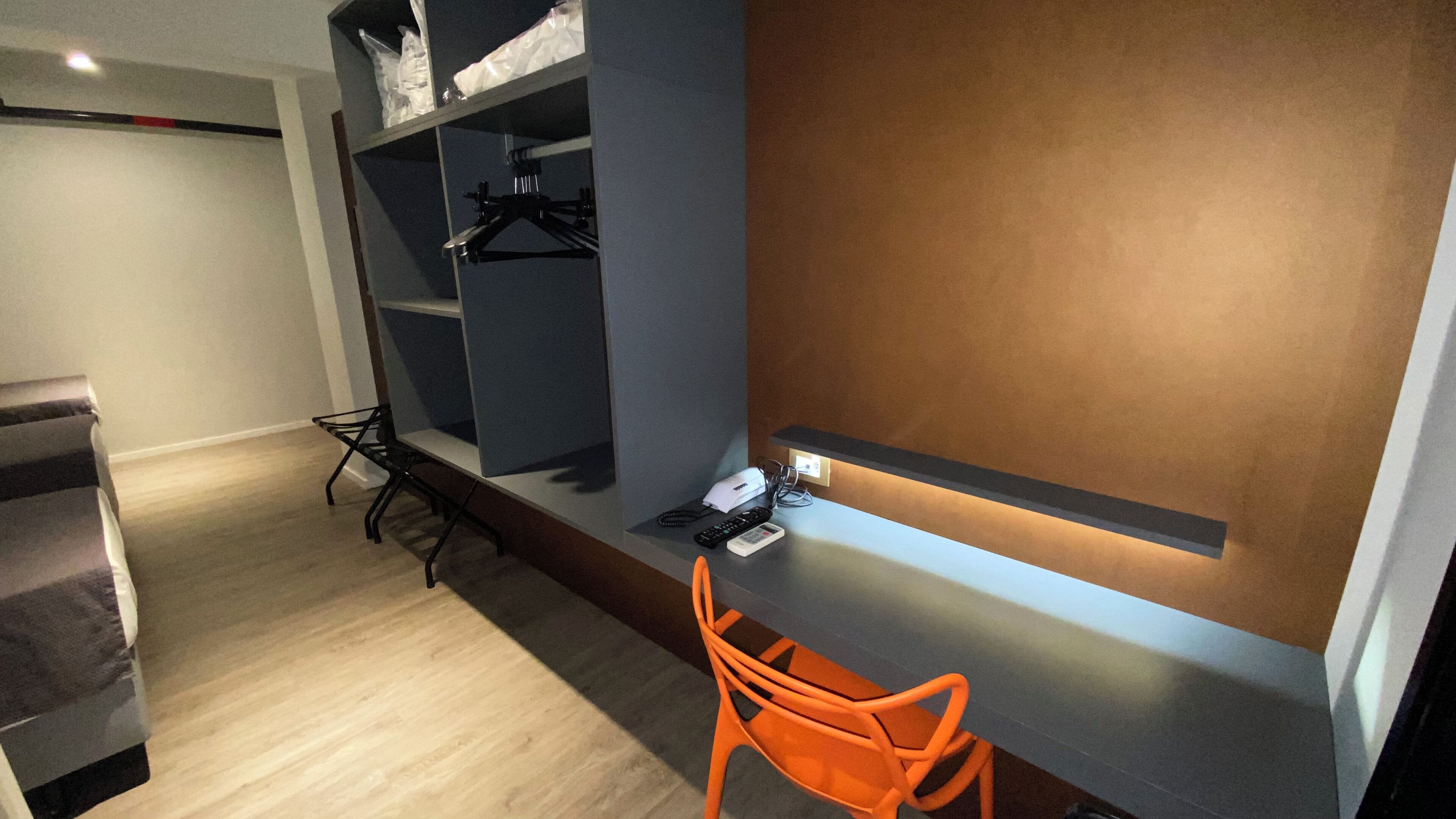 quarto triplo | wardrobe