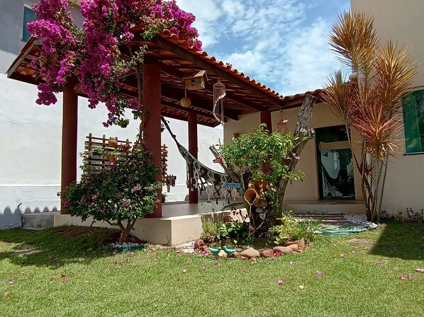 Property grounds - Beautiful 3 bedroom house with private pool in a gated community close to the beach (Jacuípe)