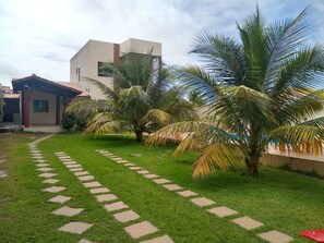 Property grounds - Beautiful 3 bedroom house with private pool in a gated community close to the beach (Jacuípe)