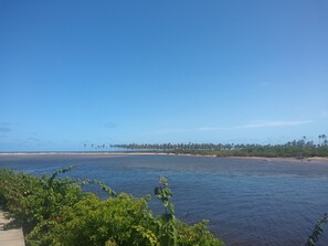 Beach nearby - Beautiful 3 bedroom house with private pool in a gated community close to the beach (Jacuípe)