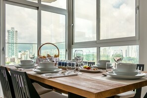 Flat-screen TV - New Modern Ocean View (Panama City)